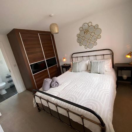The Belfry 3 Bedrooms 2 Bathrooms Contractors & Family Higham Ferrers Екстер'єр фото