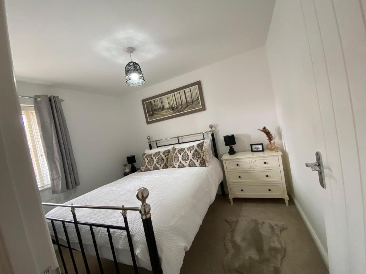The Belfry 3 Bedrooms 2 Bathrooms Contractors & Family Higham Ferrers Екстер'єр фото