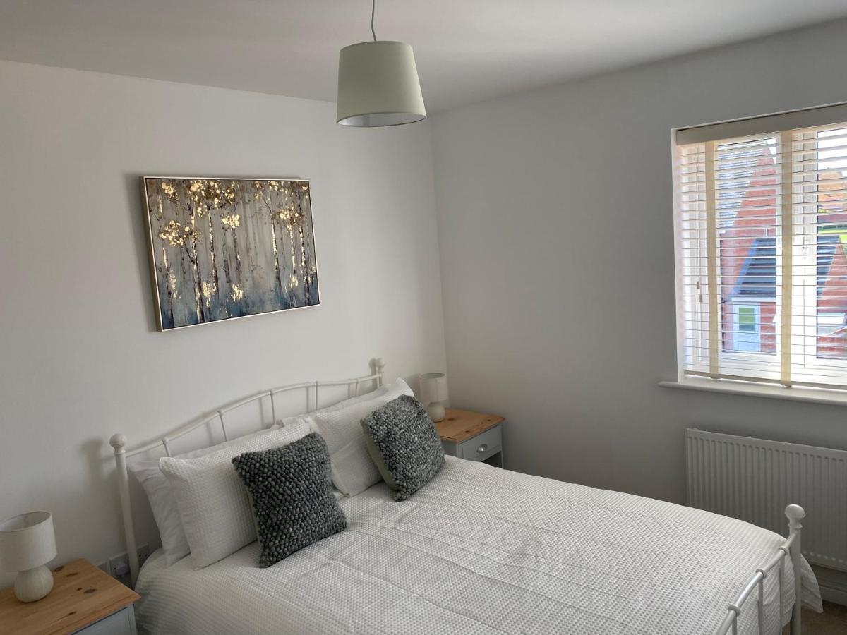 The Belfry 3 Bedrooms 2 Bathrooms Contractors & Family Higham Ferrers Екстер'єр фото