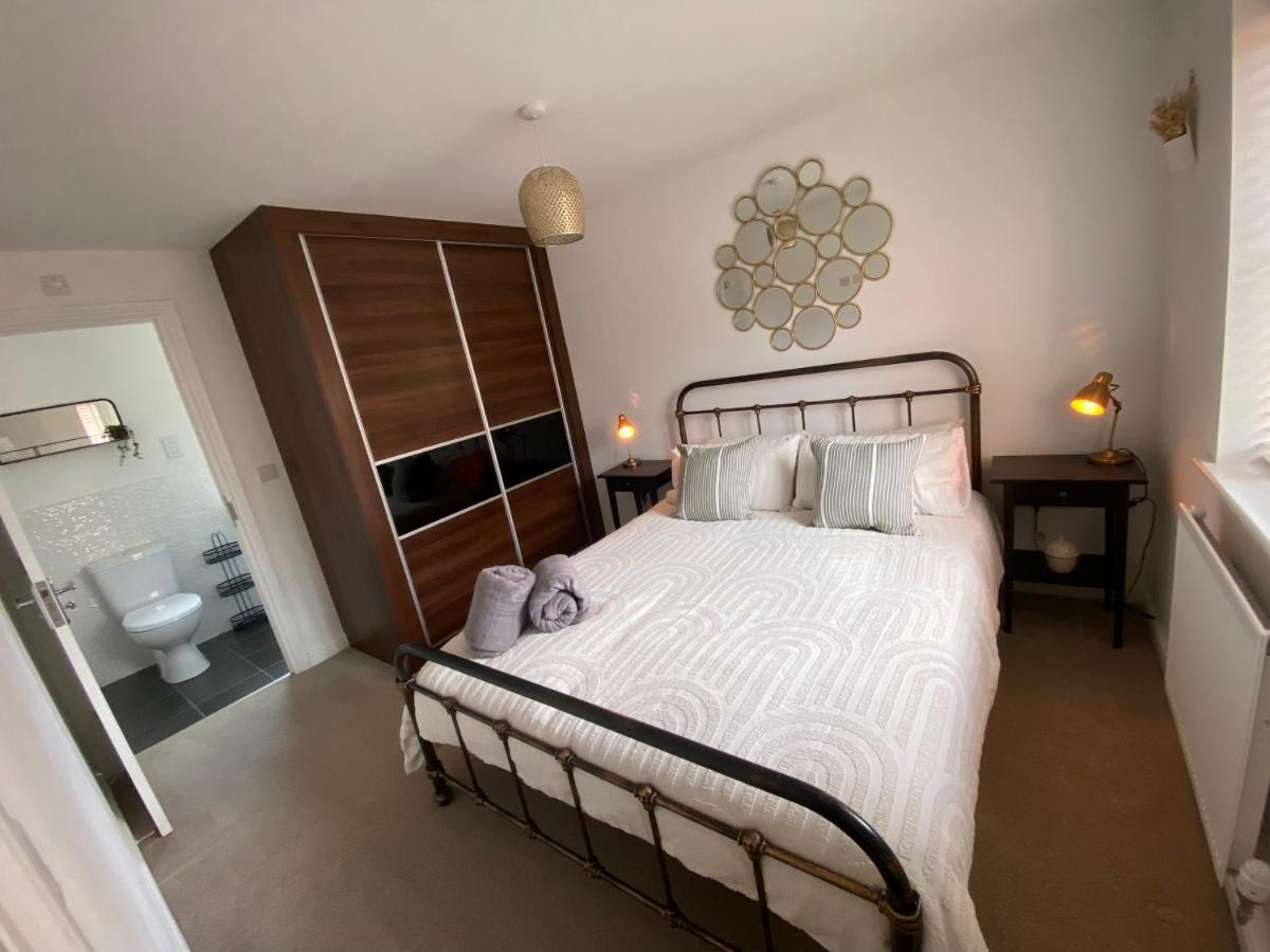 The Belfry 3 Bedrooms 2 Bathrooms Contractors & Family Higham Ferrers Екстер'єр фото